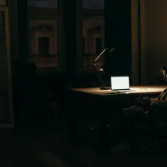 Czy można zmusić pracownika do nadgodzin? Sprawdź swoje prawa