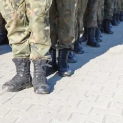 Czy zasadnicza służba wojskowa wlicza się do stażu pracy? Sprawdź!