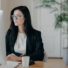 Czy na umowę zlecenie pracodawca płaci ZUS? Sprawdź ważne informacje
