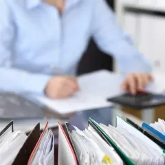 Ile lat do urlopu po szkole zawodowej? Sprawdź, co musisz wiedzieć