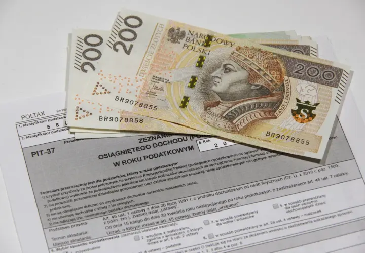 Czy staż rozlicza się w PIT? Ważne informacje o dochodach ze stażu