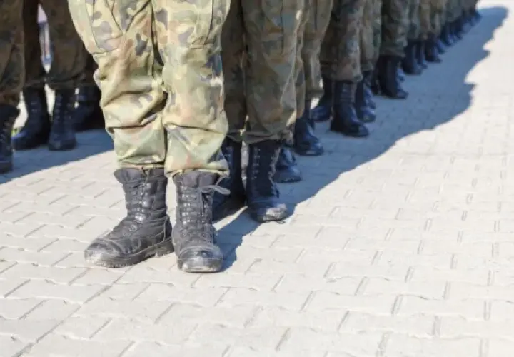Czy zasadnicza służba wojskowa wlicza się do stażu pracy? Sprawdź!