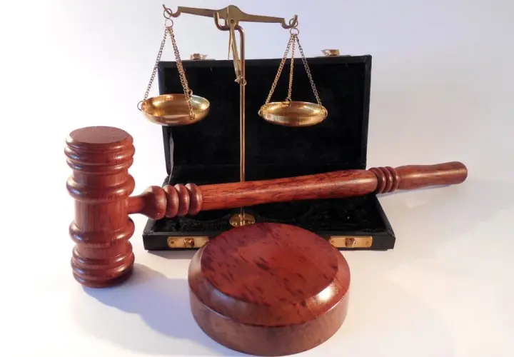 Co oznacza art 30 par 1 pkt 1 kodeksu pracy? Kluczowe informacje o rozwiązaniu umowy