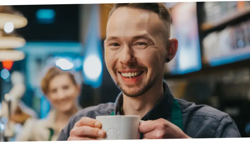 Ile zarabia pracownik Starbucks? Zaskakujące fakty o pensjach baristów