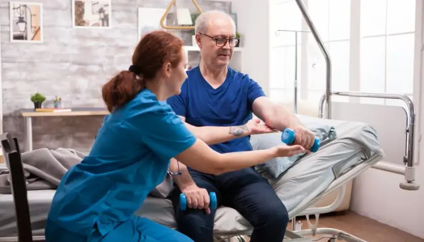 Kto składa wniosek o świadczenie rehabilitacyjne: pracownik czy pracodawca?