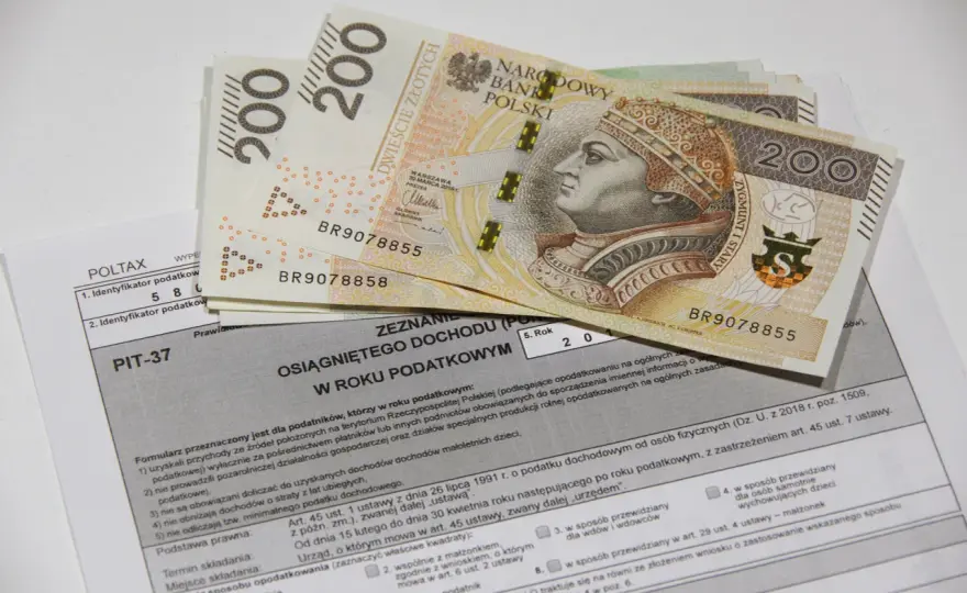 Czy staż rozlicza się w PIT? Ważne informacje o dochodach ze stażu