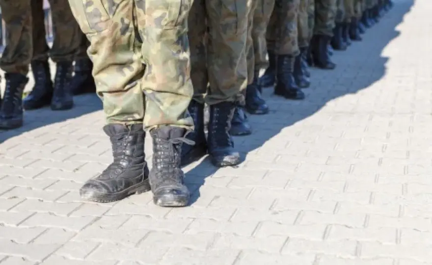 Czy zasadnicza służba wojskowa wlicza się do stażu pracy? Sprawdź!