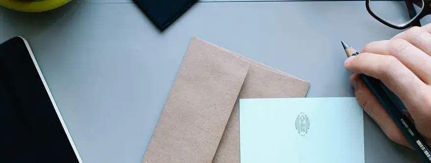 Jak napisać referencje dla pracownika, aby wyróżnić jego osiągnięcia