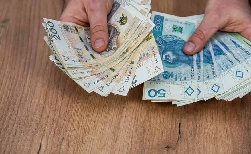 Jak obliczyć odprawę emerytalną pracownika samorządowego i uniknąć błędów
