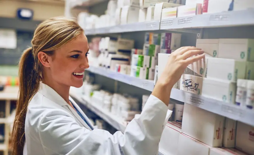 Ile trwa staż technika farmacji? Odkryj, ile to naprawdę miesięcy