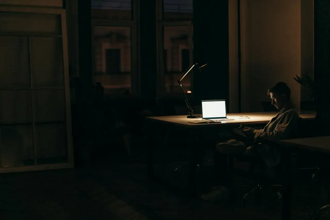 Czy można zmusić pracownika do nadgodzin? Sprawdź swoje prawa