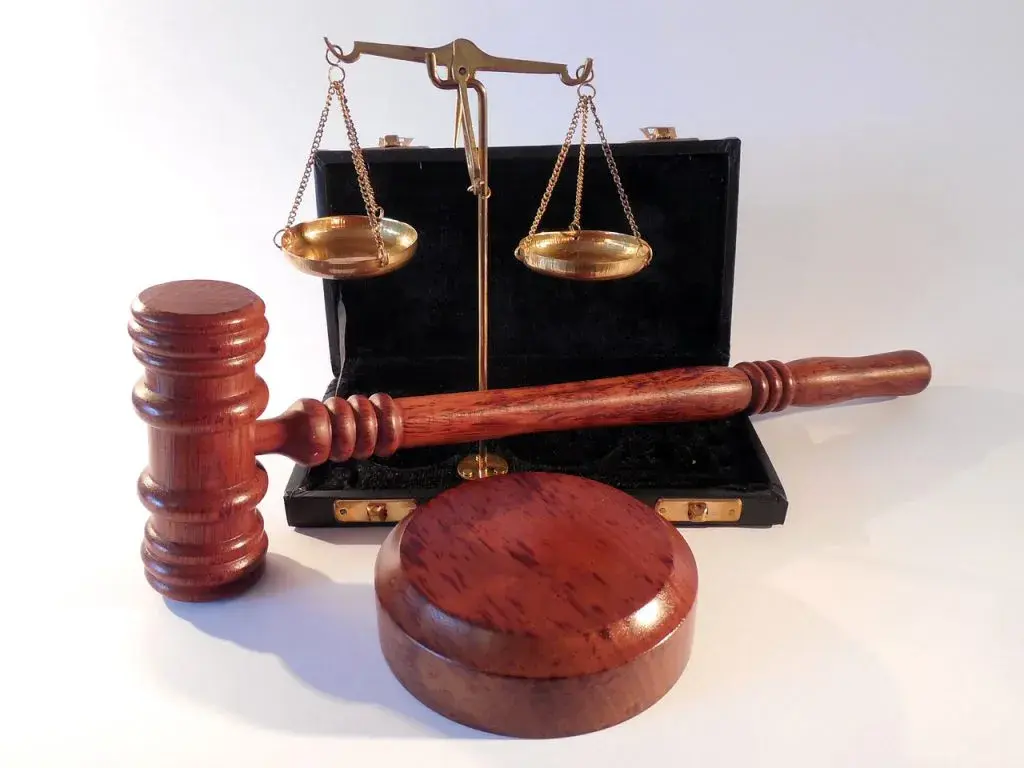 Co oznacza art 30 par 1 pkt 1 kodeksu pracy? Kluczowe informacje o rozwiązaniu umowy