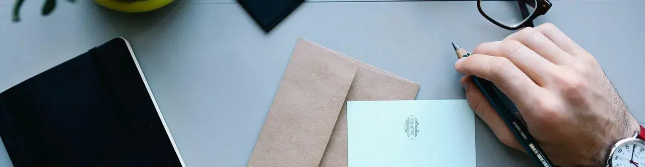 Jak napisać referencje dla pracownika, aby wyróżnić jego osiągnięcia