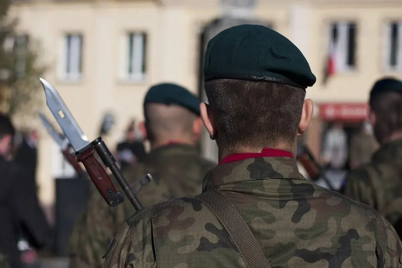 Ile zarabia żołnierz zawodowy? Zaskakujące fakty o wynagrodzeniu