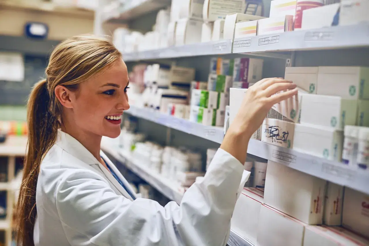 Ile trwa staż technika farmacji? Odkryj, ile to naprawdę miesięcy